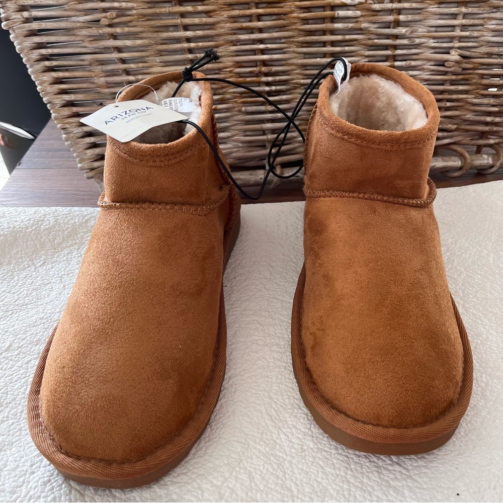 Arizona jean company faux suede low winter  booties with faux fur inside